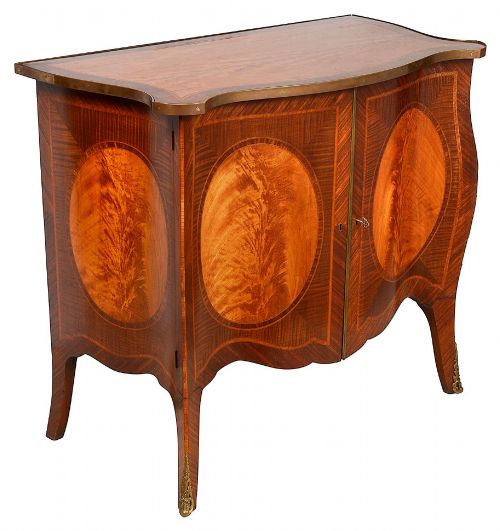 PAIR SHERATON REVIVAL SERPENTINE COMMODES CIRCA 1920 - ADDITIONAL PHOTO 4