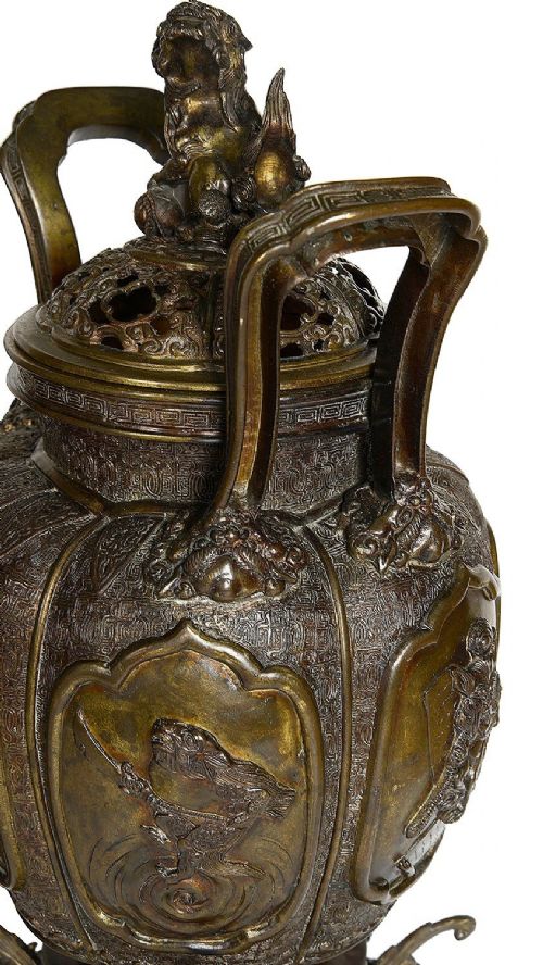 JAPANESE BRONZE LIDDED URNS MEIJI PERIOD - ADDITIONAL PHOTO 7