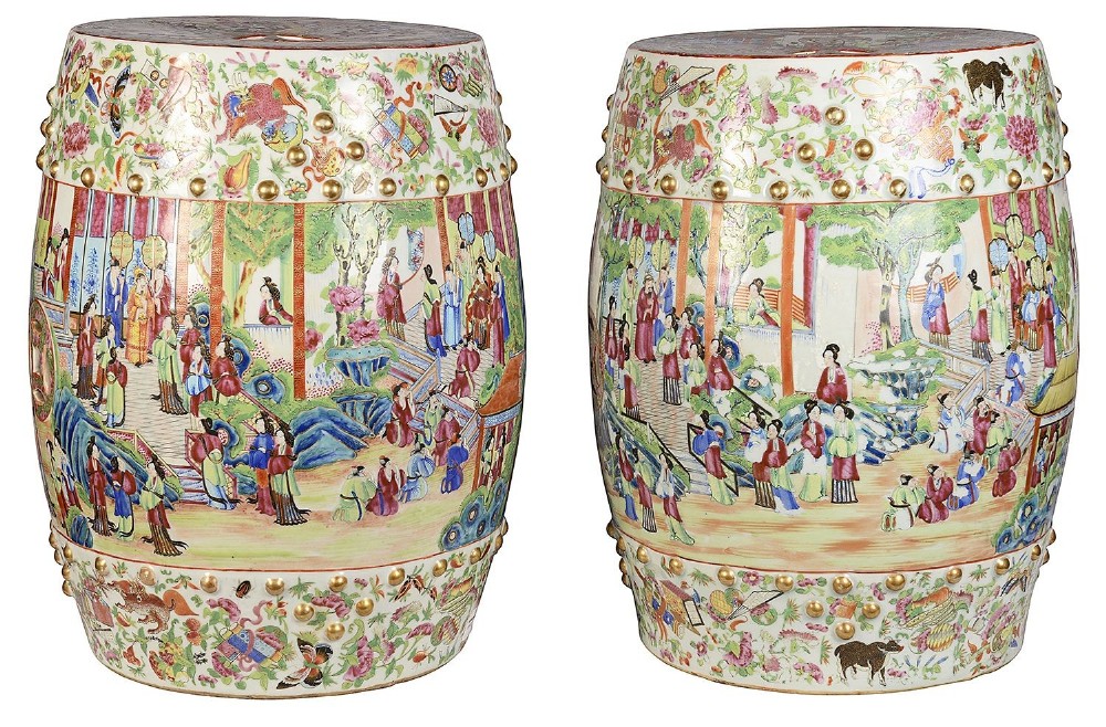 A pair of barrel-shaped 19th-century Chinese Rose Medallion porcelain garden seats decorated with figures in court scenes and raised gold bosses.