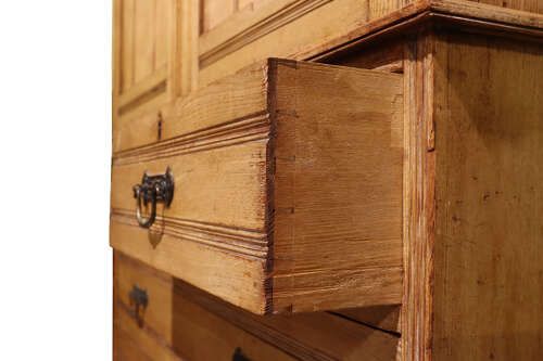 FINE ENGLISH ASH PRESS CUPBOARD IN THE MANNER OF MAPLE CO C1880 - ADDITIONAL PHOTO 4