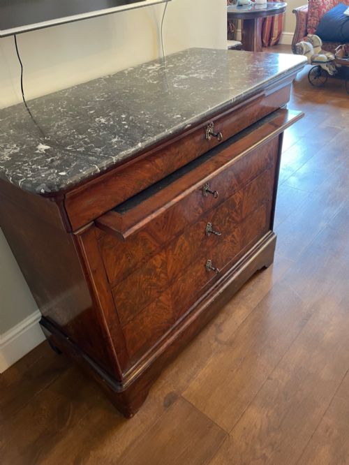 French Marble Topped Mahogany Chest O’drawers .