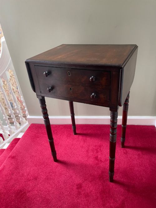 Small Mahogany Drop Leaf Table .