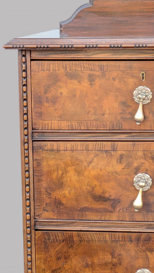 A BURR WALNUT QUEEN ANNE STYLE CHEST OF DRAWERS - ADDITIONAL PHOTO 6
