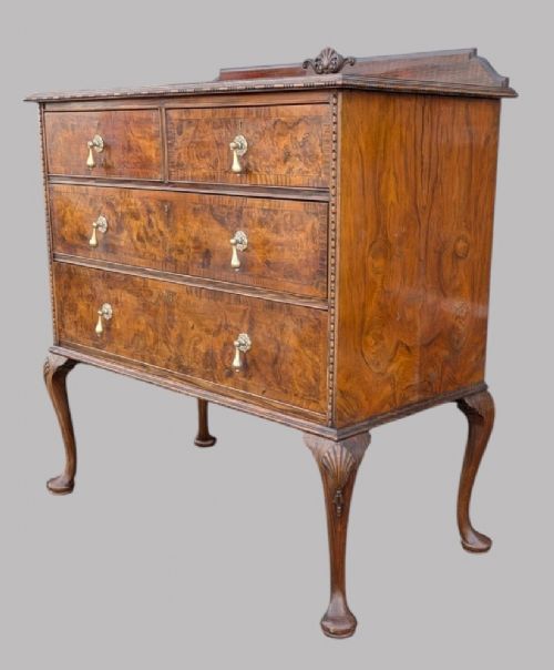 A BURR WALNUT QUEEN ANNE STYLE CHEST OF DRAWERS - ADDITIONAL PHOTO 1