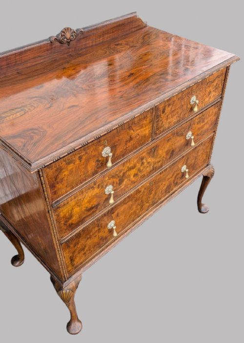 A BURR WALNUT QUEEN ANNE STYLE CHEST OF DRAWERS - ADDITIONAL PHOTO 7