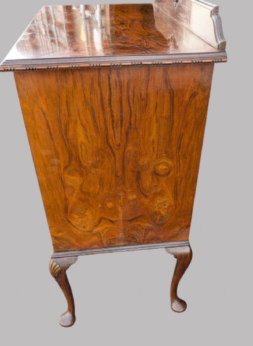 A BURR WALNUT QUEEN ANNE STYLE CHEST OF DRAWERS - ADDITIONAL PHOTO 10
