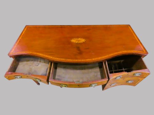 A GEORGIAN MAHOGANY SERPENTINE FRONTED AND INLAID SIDEBOARD - ADDITIONAL PHOTO 1