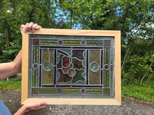 1890 ANTIQUE LEADED GLASS WINDOW WITH CLEAR BULLSEYES AND HAND PAINTED FRUIT DESIGN - ADDITIONAL PHOTO 4