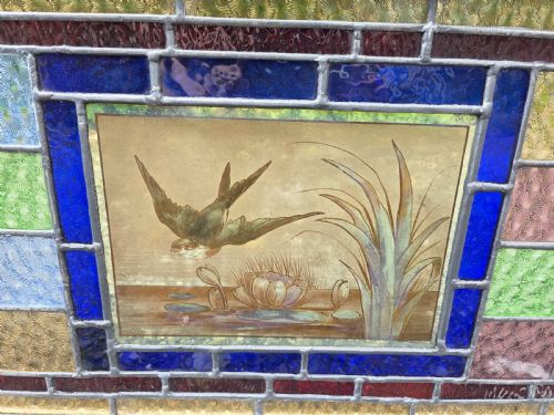1900 ANTIQUE LEADED GLASS WINDOW WITH BIRD ON FLIGHT DESIGN - ADDITIONAL PHOTO 2