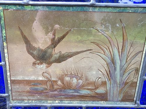 1900 ANTIQUE LEADED GLASS WINDOW WITH BIRD ON FLIGHT DESIGN - ADDITIONAL PHOTO 3