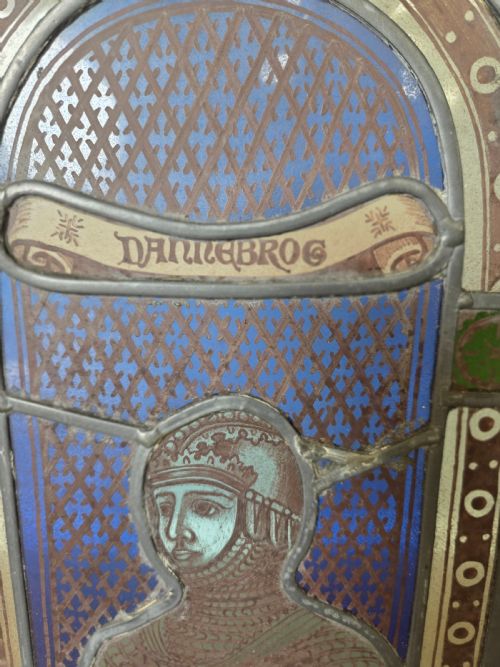 1900 ANTIQUE LEADED GLASS WINDOW WITH HAND PAINTED VICTORIAN KNIGHT IN ARMOUR - ADDITIONAL PHOTO 4