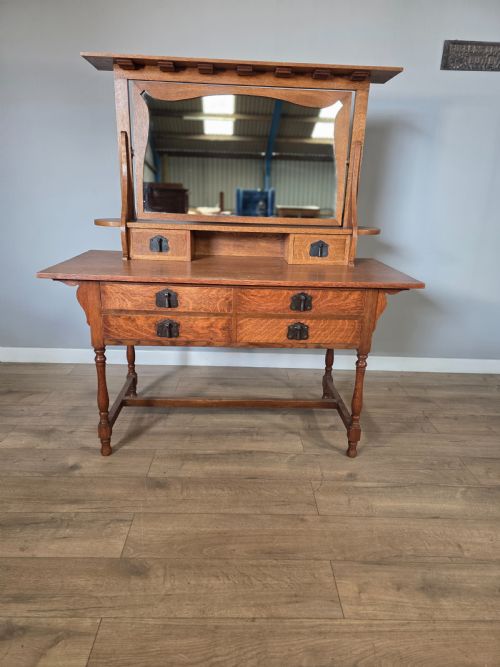 EARLY HEALS OF LONDON ANTIQUE OAK NEWLYN DRESSING TABLE - ADDITIONAL PHOTO 1