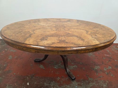 VICTORIAN BURR WALNUT TOPPED COFFEE TABLE IN A MODERN CAST IRON TRIPOD BASE - ADDITIONAL PHOTO 7