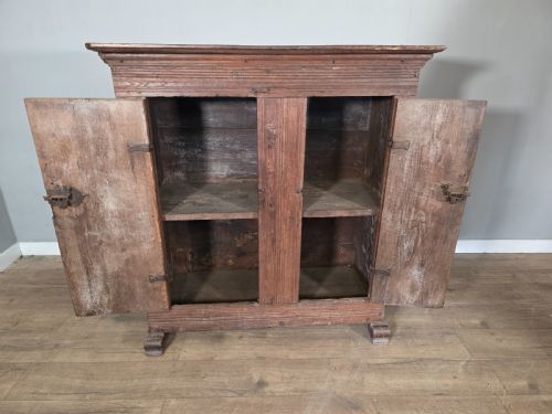 ANTIQUE 18TH CENTURY PRIMITIVE OAK CUPBOARD WITH ORIGINAL BLACKSMITH LOCK HINGES - ADDITIONAL PHOTO 17