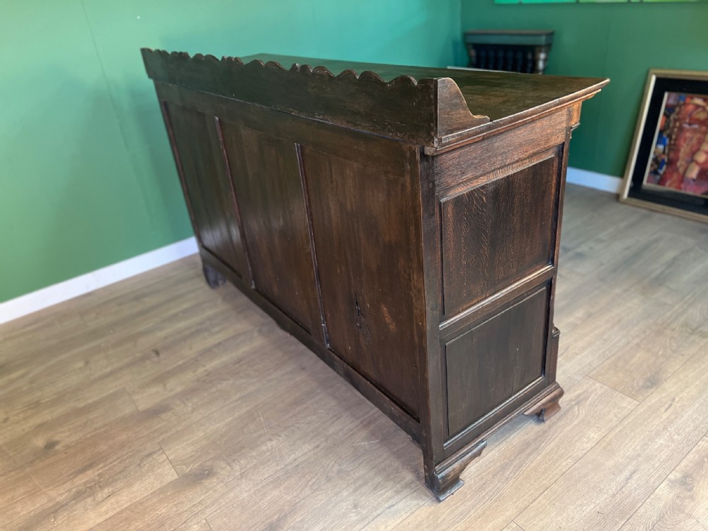 A good honest traditional oak Lancashire mule chest View VIII