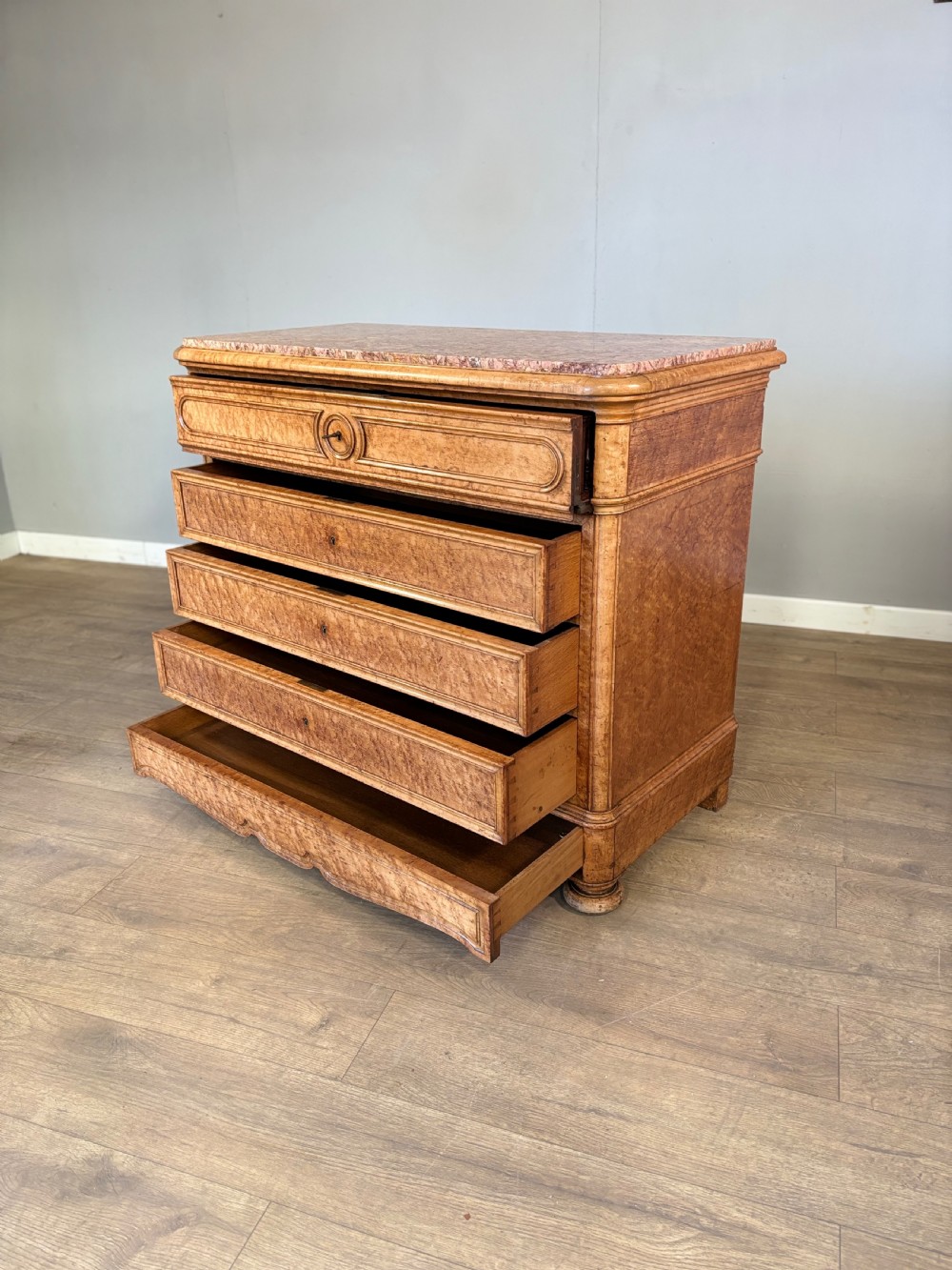 An exceptional quality antique 5 drawer French Victorian commode chest View VI