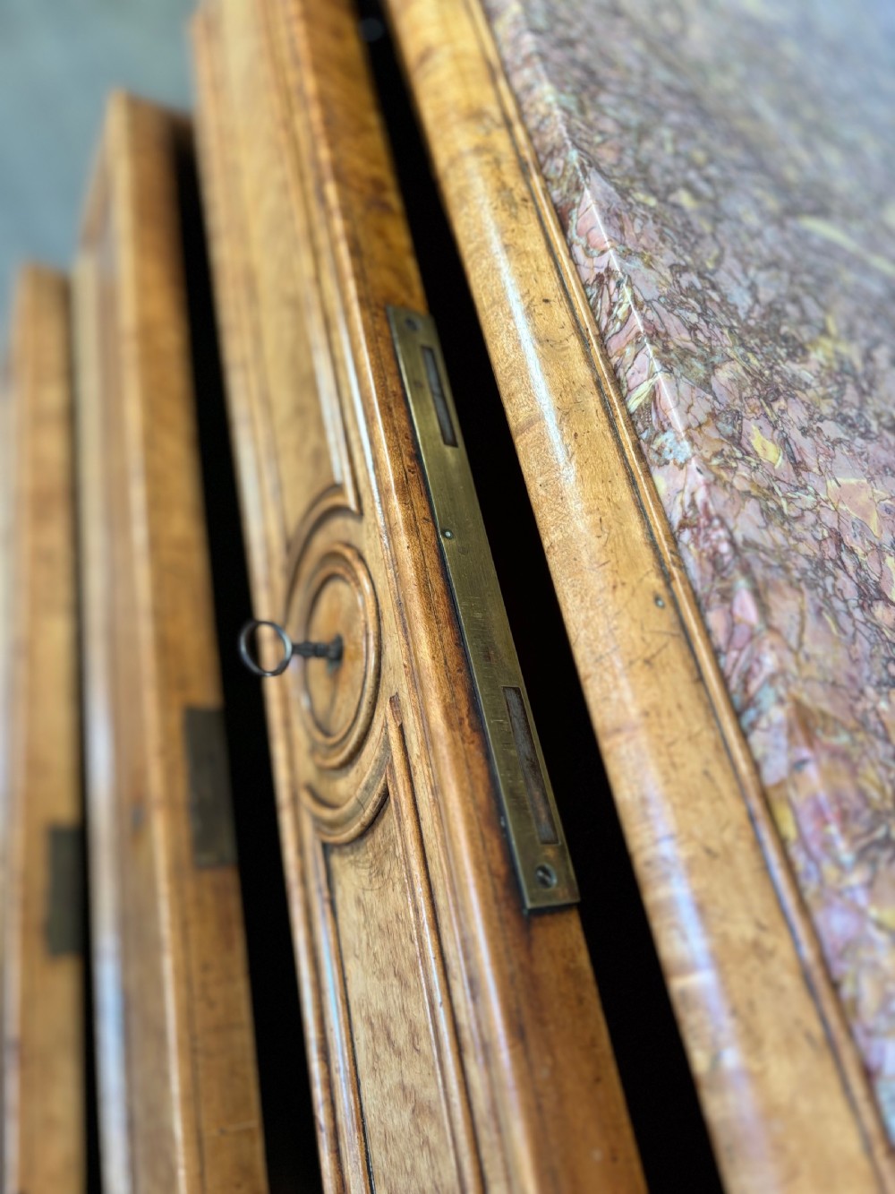 An exceptional quality antique 5 drawer French Victorian commode chest View VIII