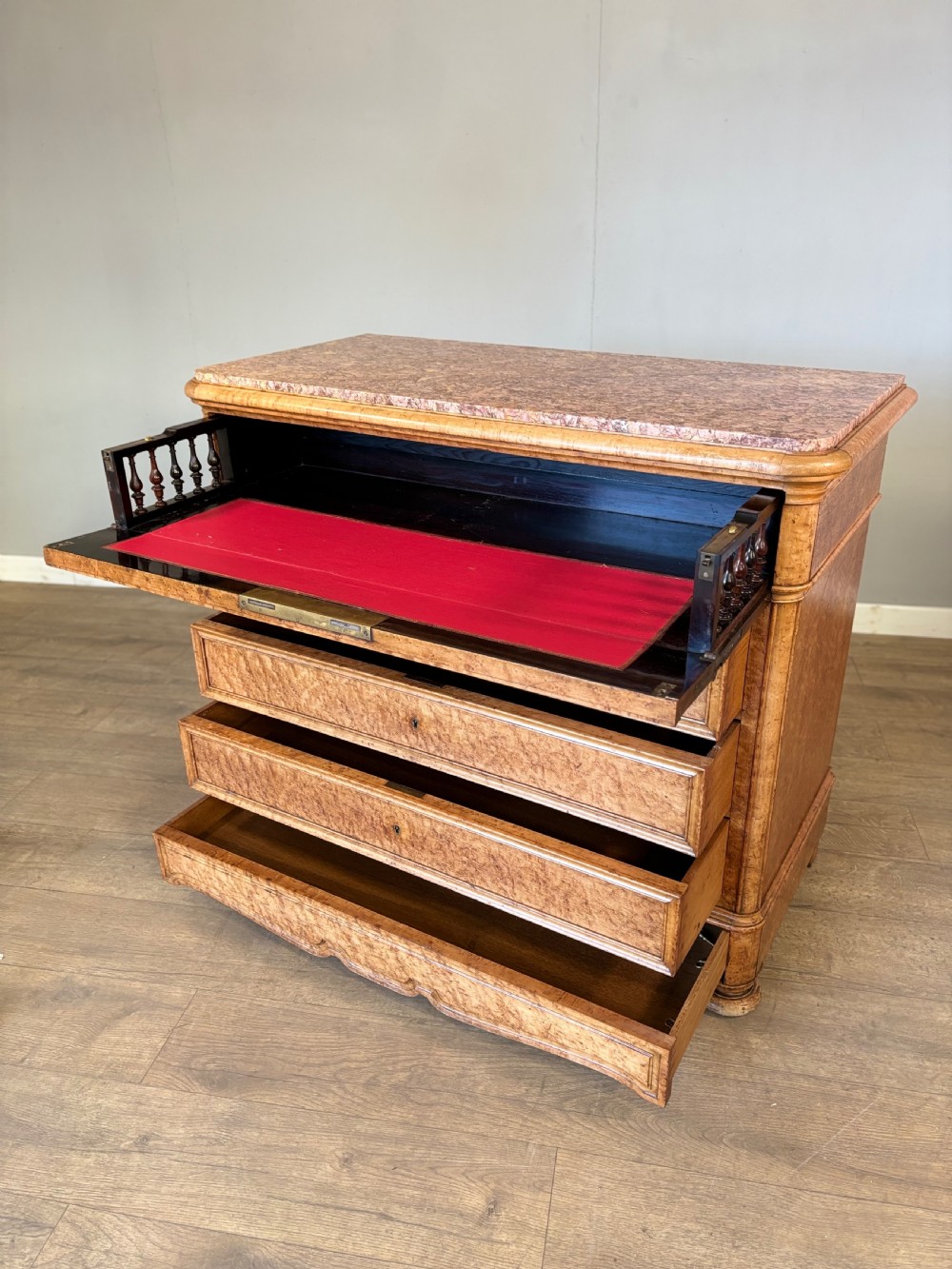 An exceptional quality antique 5 drawer French Victorian commode chest View IX
