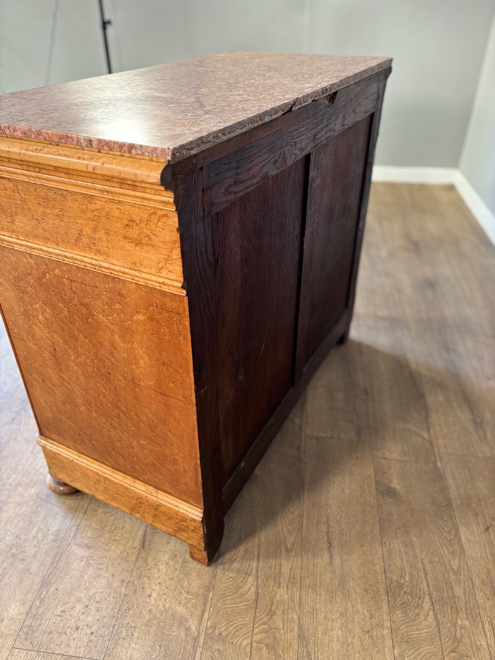 An exceptional quality antique 5 drawer French Victorian commode chest View X
