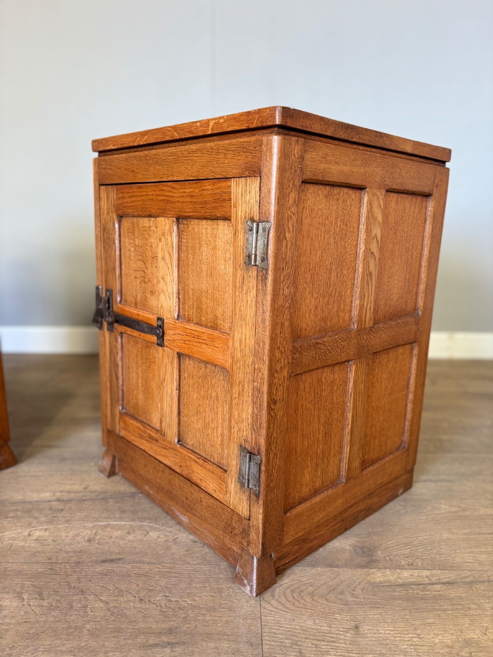 Pair of oak arts and crafts Cotswolds matching bedside cabinets  View IV