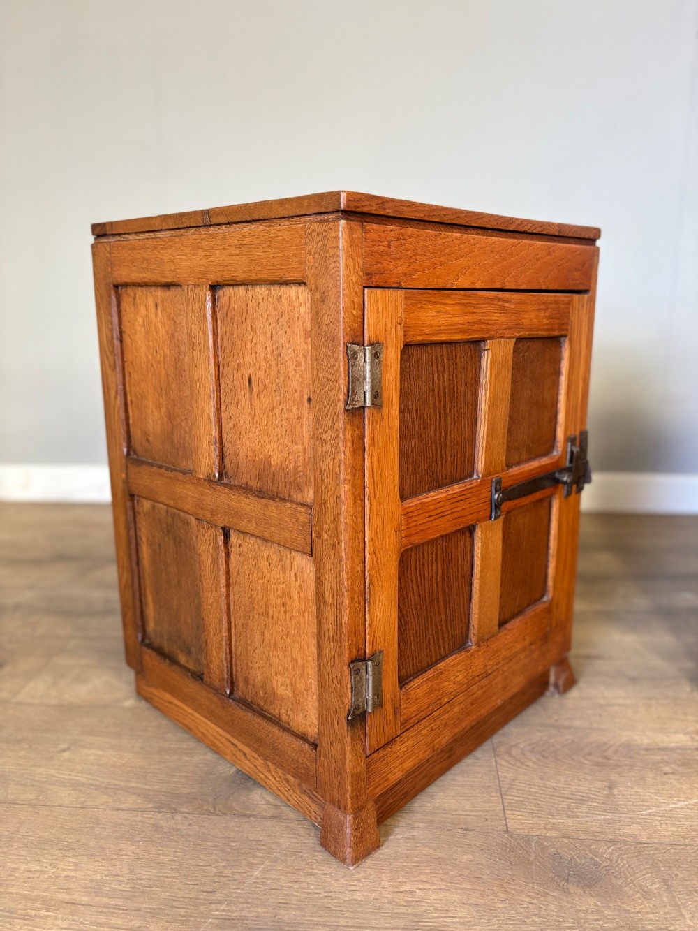 Pair of oak arts and crafts Cotswolds matching bedside cabinets  View V