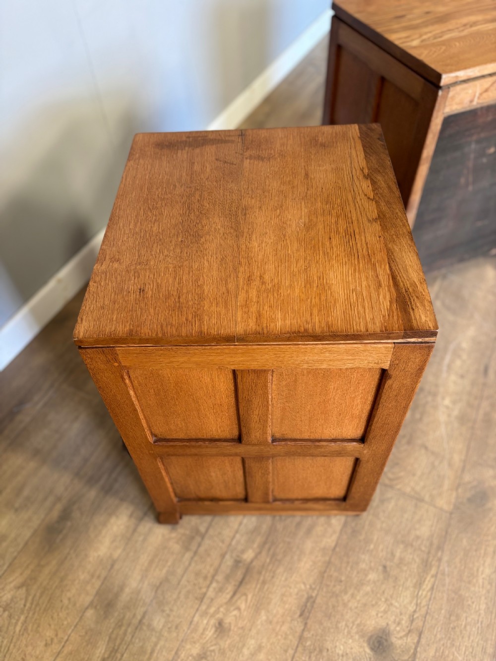 Pair of oak arts and crafts Cotswolds matching bedside cabinets  View VIII
