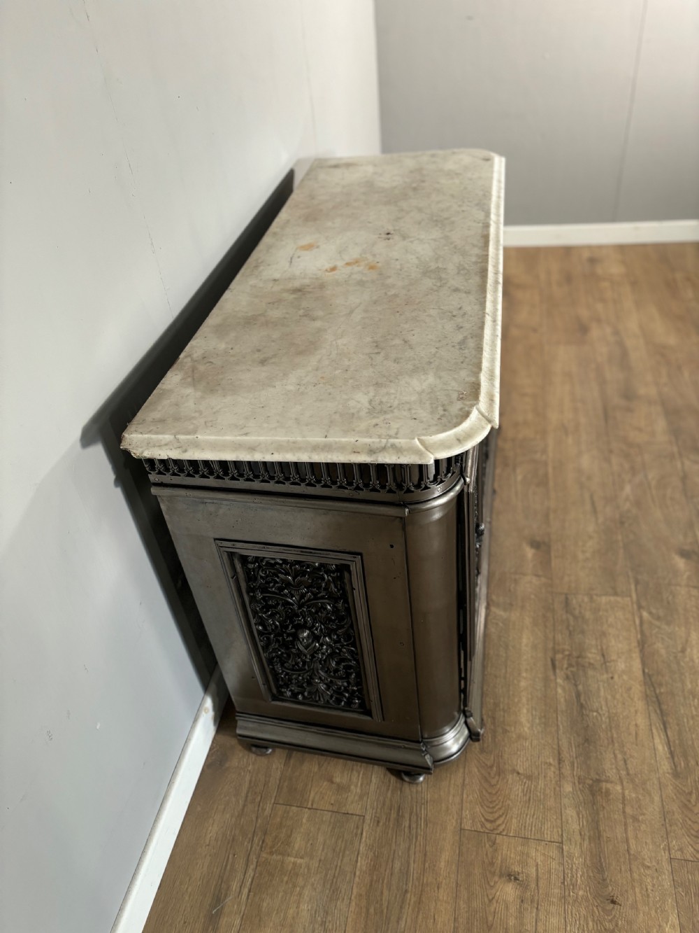 A good antique Victorian polished cast iron radiator cover  View VI