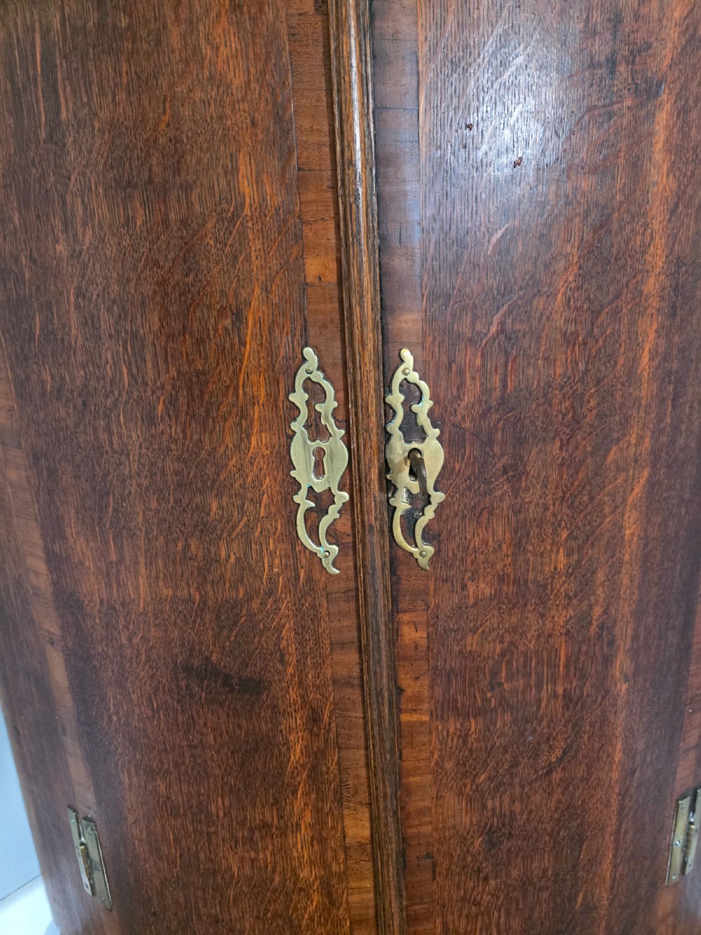 Antique George 111 Oak Cross Banded Wall Hanging Corner Cupboard Circa 1780 View IV