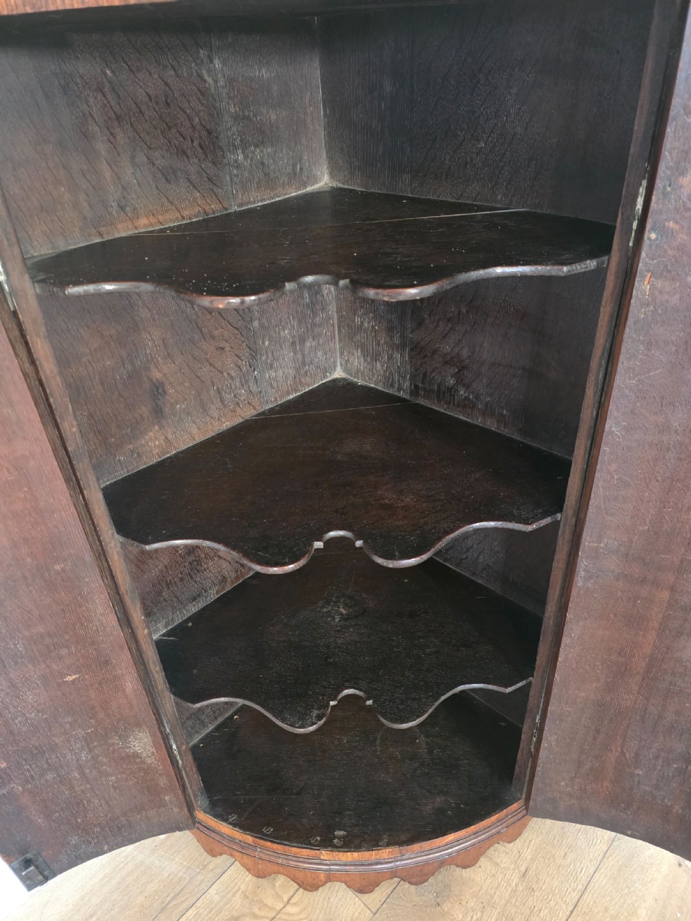 Antique George 111 Oak Cross Banded Wall Hanging Corner Cupboard Circa 1780 View VI