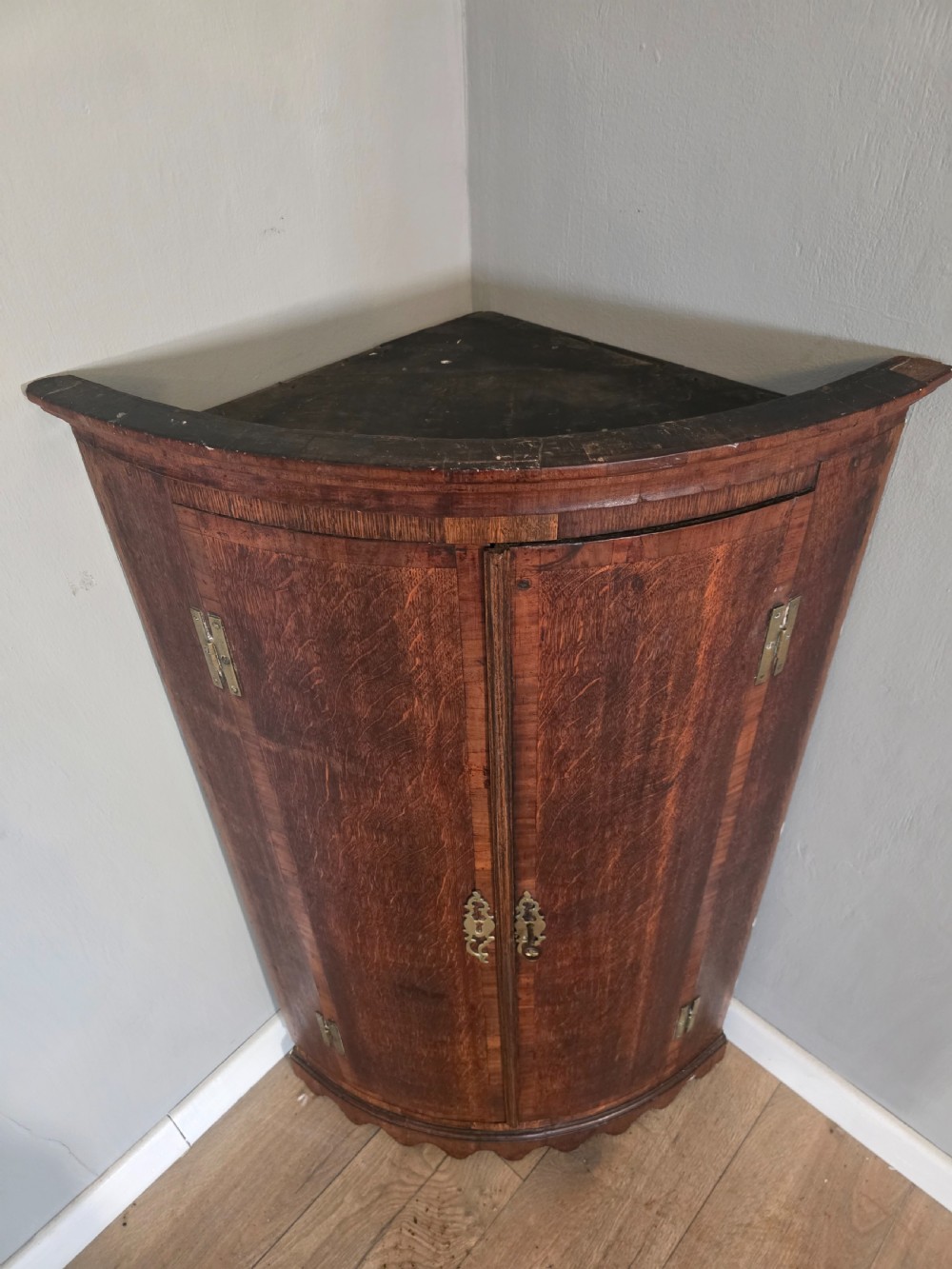 Antique George 111 Oak Cross Banded Wall Hanging Corner Cupboard Circa 1780 View VIII