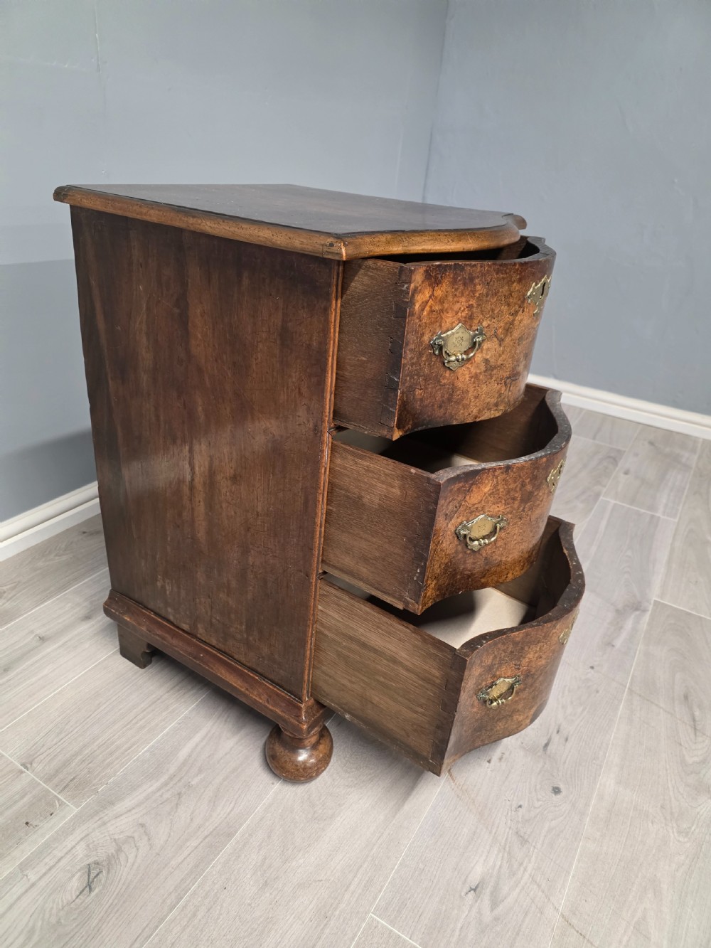 Antique Burr walnut 18th Century Chest of Drawers  View VIII