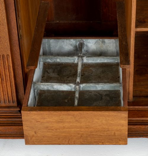 OUTSTANDING OAK ARTS AND CRAFTS SIDE CABINET - ADDITIONAL PHOTO 10