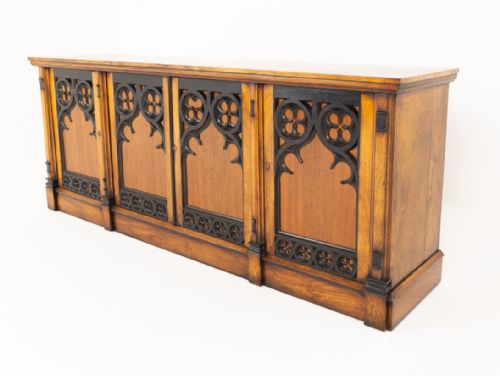 SUPERB OAK SIDE CABINET WITH GOTHIC ELEMENTS