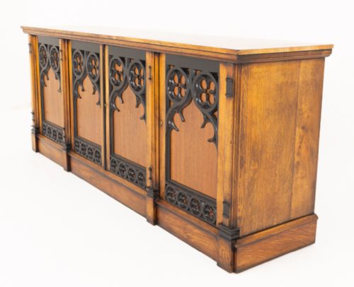 SUPERB OAK SIDE CABINET WITH GOTHIC ELEMENTS - ADDITIONAL PHOTO 1