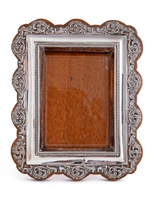 EDWARDIAN SILVER PHOTO PICTURE FRAME WITH A PIERCED SCROLLING FLORAL BORDER - ADDITIONAL PHOTO 1