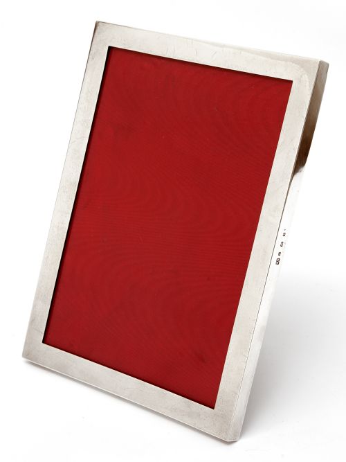 william comyns silver photo picture frame with a thick gauge plain border - CATEGORY: ANTIQUE SILVER - DATED 1930