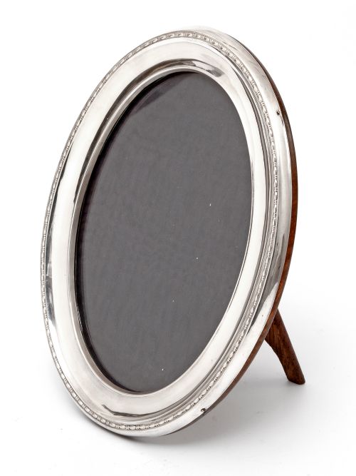 Oval Silver Photo Picture Frame with Plain Mount and Small Beaded Border