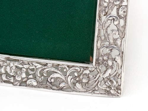 ANTIQUE SQUARE SILVER PHOTO PICTURE FRAME WITH A CARTOUCHE DEPICTING FEMALES AND HORSES - ADDITIONAL PHOTO 4