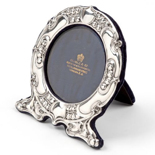 antique art nouveau style circular silver photo picture frame - CATEGORY: ANTIQUE SILVER - DATED 1900