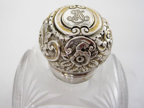 UNUSUAL LARGE SQUARE SHAPED LATE VICTORIAN SILVER CAPPED PERFUME BOTTLE - ADDITIONAL PHOTO 1