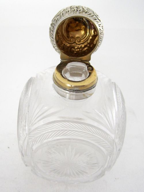 UNUSUAL LARGE SQUARE SHAPED LATE VICTORIAN SILVER CAPPED PERFUME BOTTLE - ADDITIONAL PHOTO 3