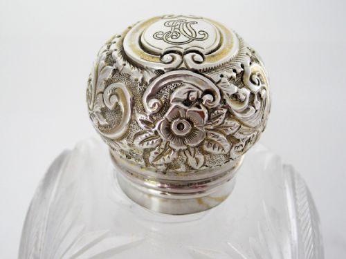 UNUSUAL LARGE SQUARE SHAPED LATE VICTORIAN SILVER CAPPED PERFUME BOTTLE - ADDITIONAL PHOTO 5