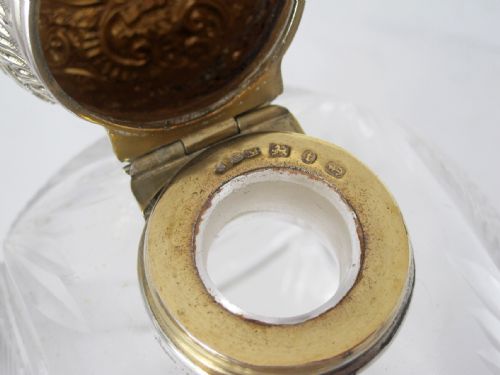 UNUSUAL LARGE SQUARE SHAPED LATE VICTORIAN SILVER CAPPED PERFUME BOTTLE - ADDITIONAL PHOTO 6
