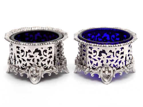 PAIR OF ELKINGTON CO SILVER PLATED SALTS WITH BLUE GLASS LINERS - ADDITIONAL PHOTO 1