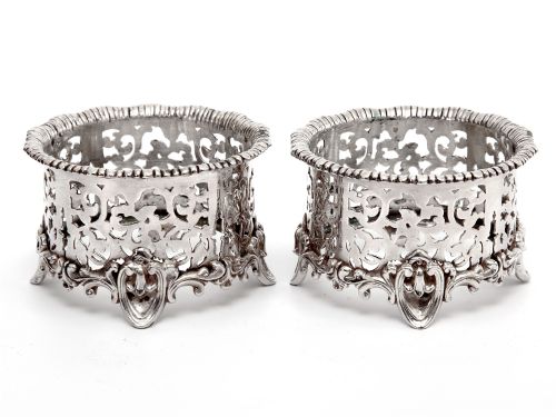 PAIR OF ELKINGTON CO SILVER PLATED SALTS WITH BLUE GLASS LINERS - ADDITIONAL PHOTO 2