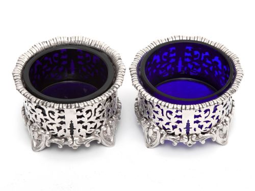 PAIR OF ELKINGTON CO SILVER PLATED SALTS WITH BLUE GLASS LINERS - ADDITIONAL PHOTO 3
