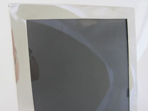LARGE EDWARDIAN WILLIAM COMYNS SILVER PHOTO PICTURE FRAME - ADDITIONAL PHOTO 2