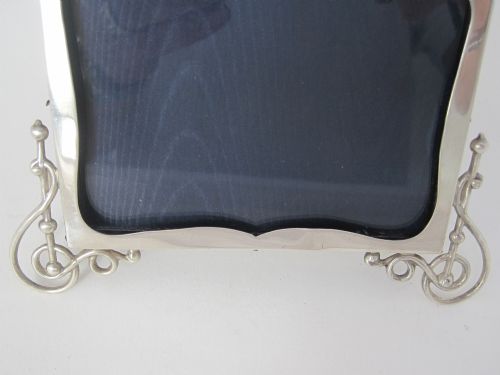DECORATIVE VICTORIAN SILVER PHOTO PICTURE FRAME WITH CAST RIBBON AND BOW TOP MOTIF - ADDITIONAL PHOTO 4