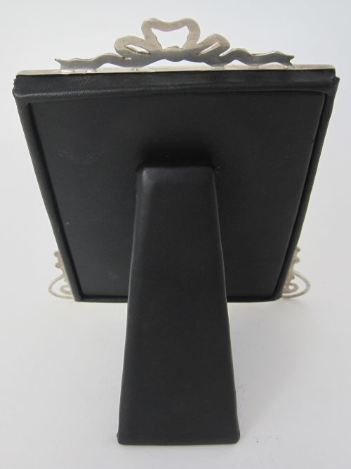 DECORATIVE VICTORIAN SILVER PHOTO PICTURE FRAME WITH CAST RIBBON AND BOW TOP MOTIF - ADDITIONAL PHOTO 6