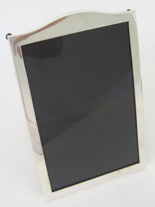 smart silver photo picture frame with serpentine shaped top - CATEGORY: ANTIQUE SILVER - DATED 1910